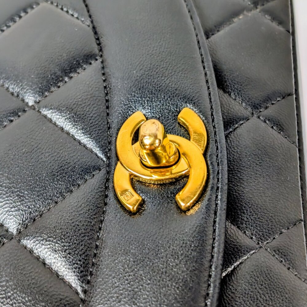 Chanel Vintage Black Medium Diana Quilted Lambskin Flap Bag - Picture 8 of 16